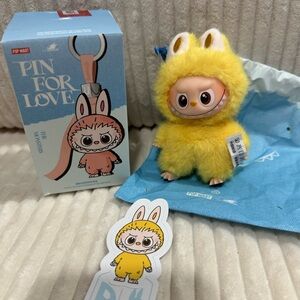 “P” Pin For Love Series (L-Z) yellow Labubu.PopMart.New. Box opened to verify.